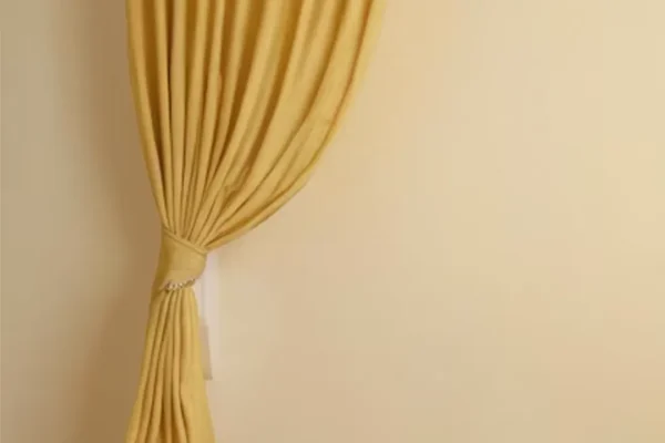 رنگ‌رفتگی پرده آماده